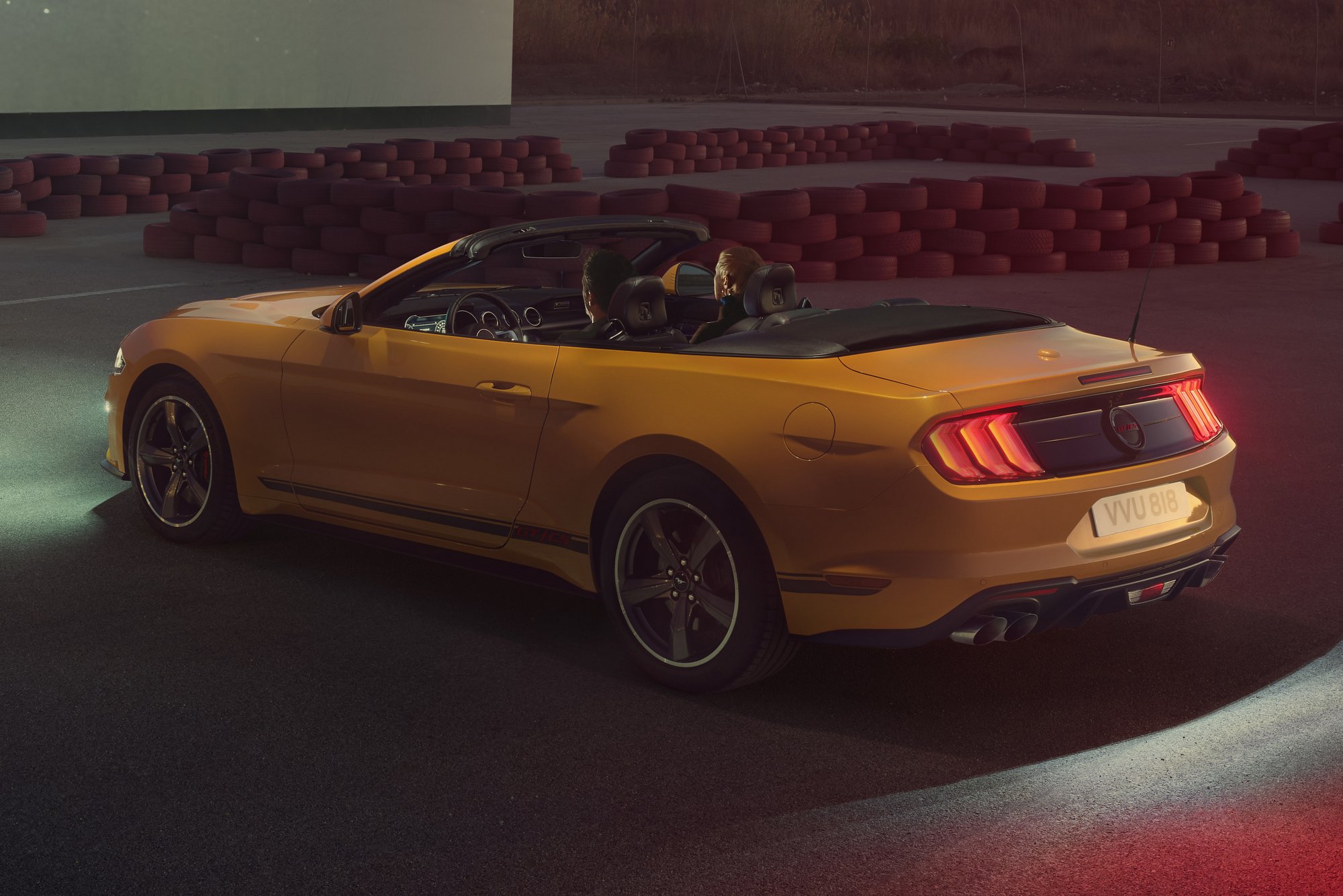 Ezzel a Mustanggal csak napsütésben stílusos autózni 6
