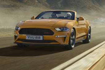 Ezzel a Mustanggal csak napsütésben stílusos autózni