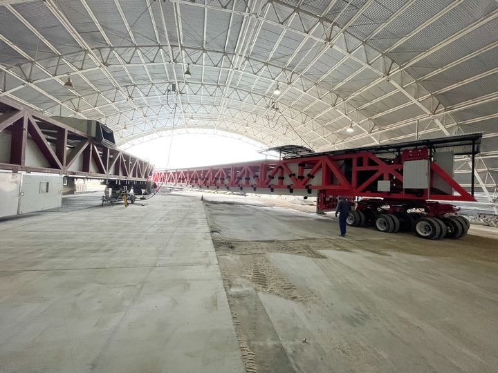 Ezzel a 120 tonnás géppel halálra lehet kínozni az utakat 1