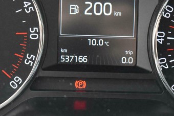 Tessék, itt egy modern, új autó, ami röhögve elment félmillió kilométert