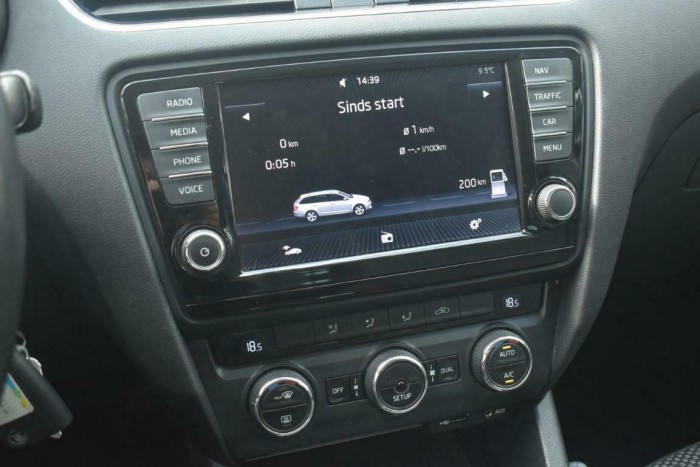 Tessék, itt egy modern, új autó, ami röhögve elment félmillió kilométert 4