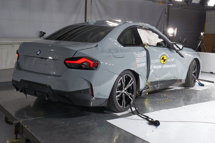 Belül biztonságos az új BMW kupé, kívül kevésbé 9