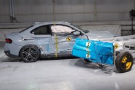Belül biztonságos az új BMW kupé, kívül kevésbé 19
