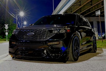 Hétszemélyes száguldó erőd lett ebből a Ford Explorerből