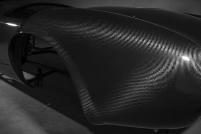 Autórajongóknak ez a fekete szénszálas műanyag kád is izgató látvány 4