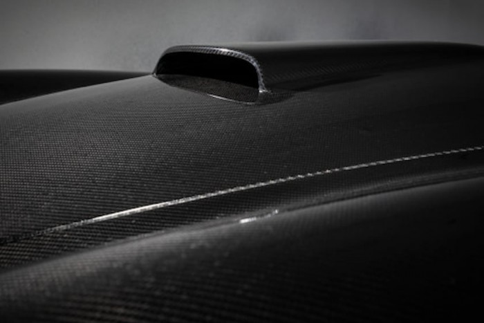 Autórajongóknak ez a fekete szénszálas műanyag kád is izgató látvány 6