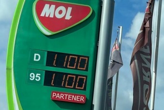 Képeken a román benzinpánik, így rohamozták meg a kutakat