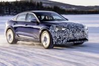 Új arcot kap az Audi legnagyobb villanyautója 22