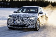 Új arcot kap az Audi legnagyobb villanyautója 24