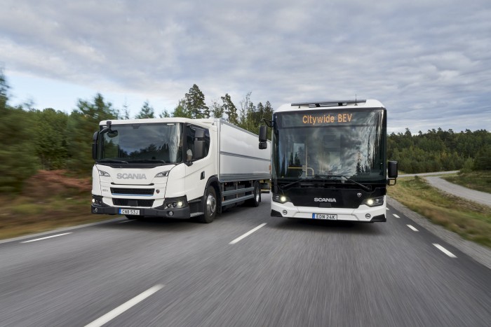 Robotok gyorsítják a villanykamionok és -buszok gyártását