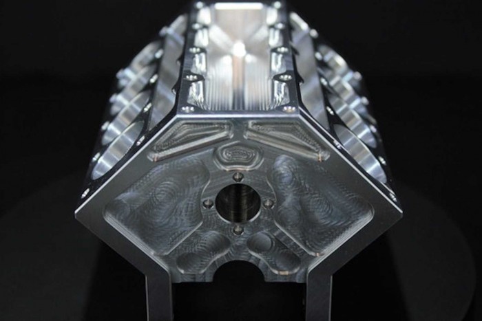 Ez a V8-as motor a tenyereden is elfér 6