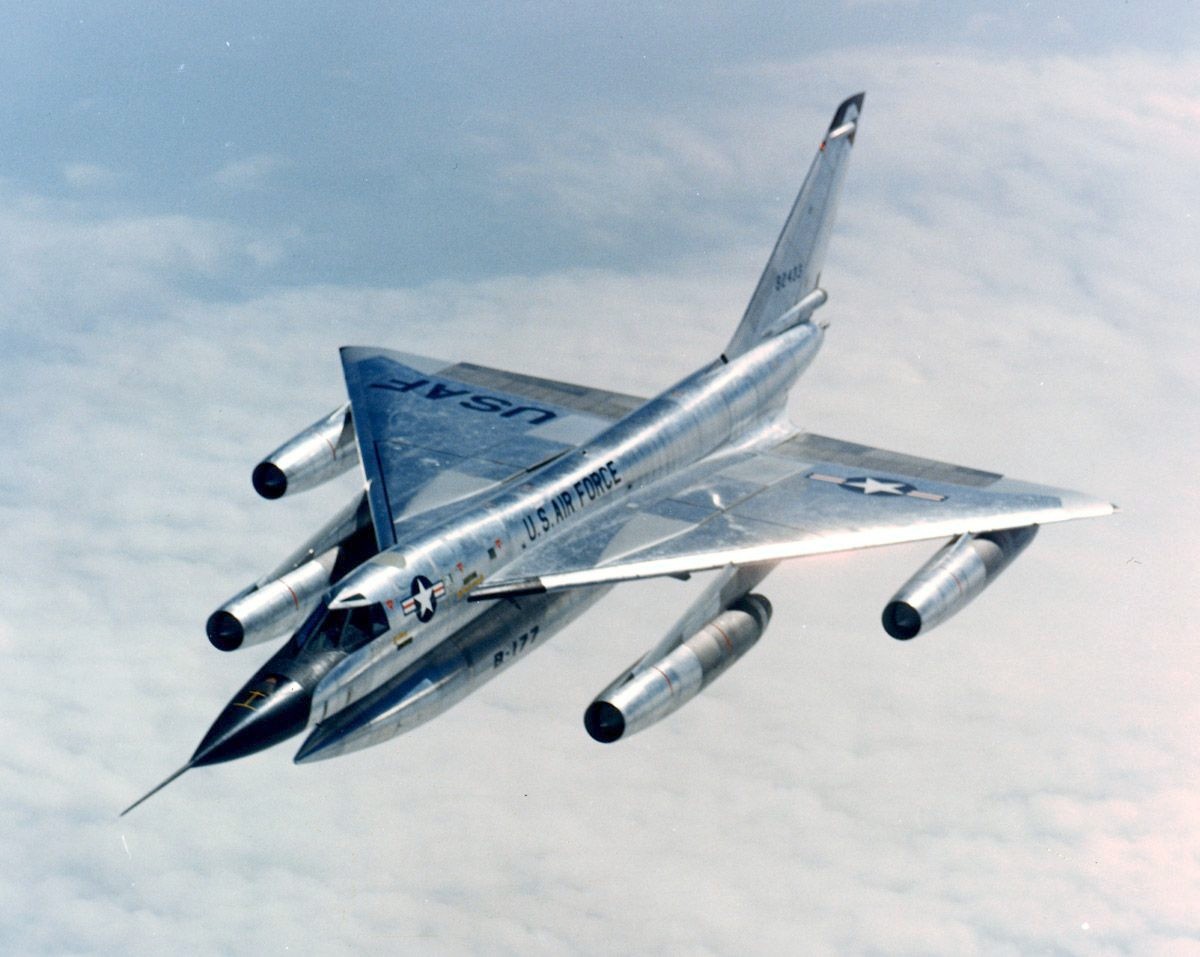 Medvét katapultáltak egy amerikai bombázóból, és ez nem vicc 1 Medvét katapultáltak egy amerikai bombázóból, és ez nem vicc 1