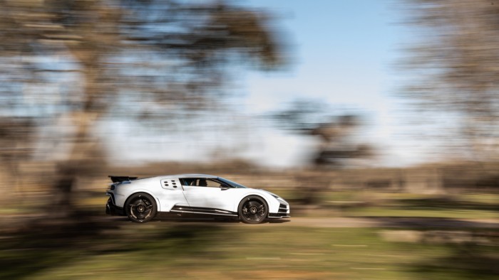 Végre gyártásba kerül a 3 milliárdos extrém ritka Bugatti 2