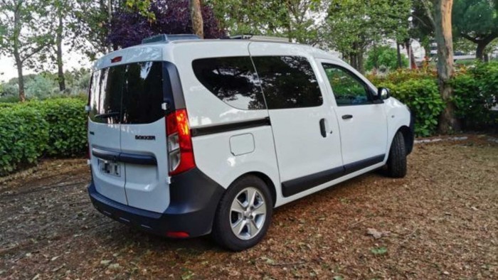 Ez a profi lakókapszula élhető teret varázsol egy Daciába 1