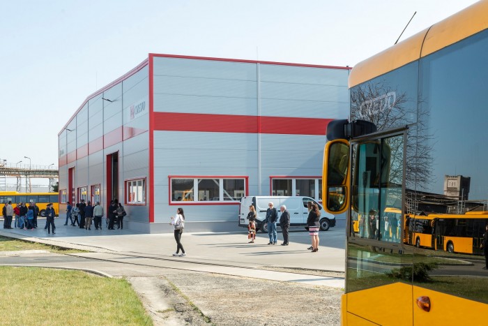 Itthon gyártják majd a világ legkönnyebb csuklós buszát 3 | Vezess Itthon gyártják majd a világ legkönnyebb csuklós buszát 3