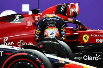 F1: Riválisait és saját magát is meglepte az új rajtelső