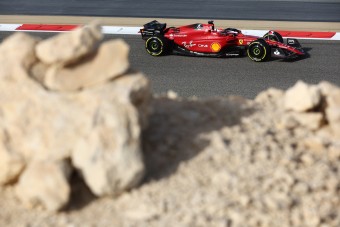 F1: A Ferrari szerint csak altat a Mercedes