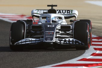 Visszatért a Forma-1, meglepetés az élen