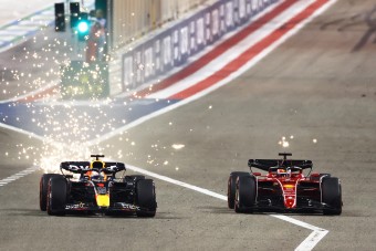 Kettős Ferrari-győzelem az F1-es szezonnyitón, dráma a Red Bullnál