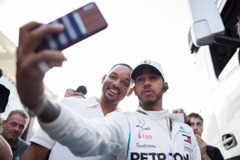 F1: Életrajzi filmet készítene magáról Hamilton