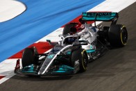 Hamilton: Rémálom volt vezetni a Mercedest 3