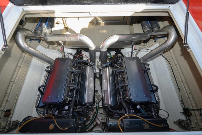 Árulják a vízen járó Ferrari Testarossát 3