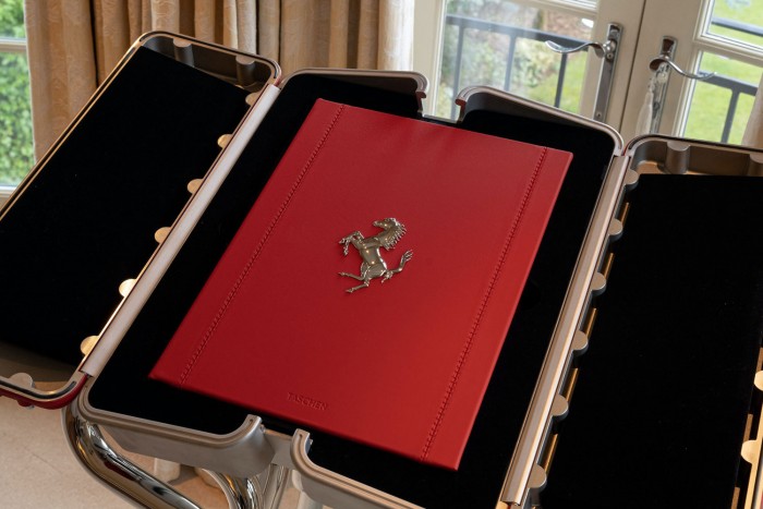 Makulátlan használt Ferrari, amit csak a szobában élvezhetsz 1 | Vezess Makulátlan használt Ferrari, amit csak a szobában élvezhetsz 1