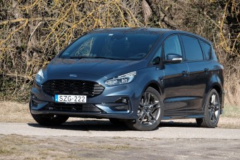 Lehet valami takarékos benzinmotorral is? Teszten a Ford S-Max Hybrid