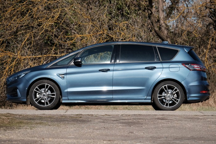 Lehet valami takarékos benzinmotorral is? Teszten a Ford S-Max Hybrid 115 Lehet valami takarékos benzinmotorral is? Teszten a Ford S-Max Hybrid 115