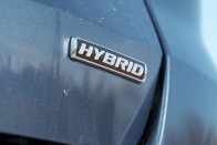 Lehet valami takarékos benzinmotorral is? Teszten a Ford S-Max Hybrid 69