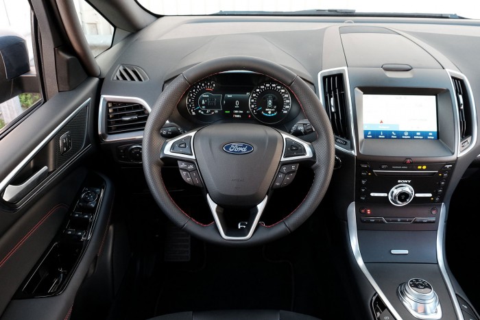Lehet valami takarékos benzinmotorral is? Teszten a Ford S-Max Hybrid 110 Lehet valami takarékos benzinmotorral is? Teszten a Ford S-Max Hybrid 110