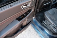 Lehet valami takarékos benzinmotorral is? Teszten a Ford S-Max Hybrid 93