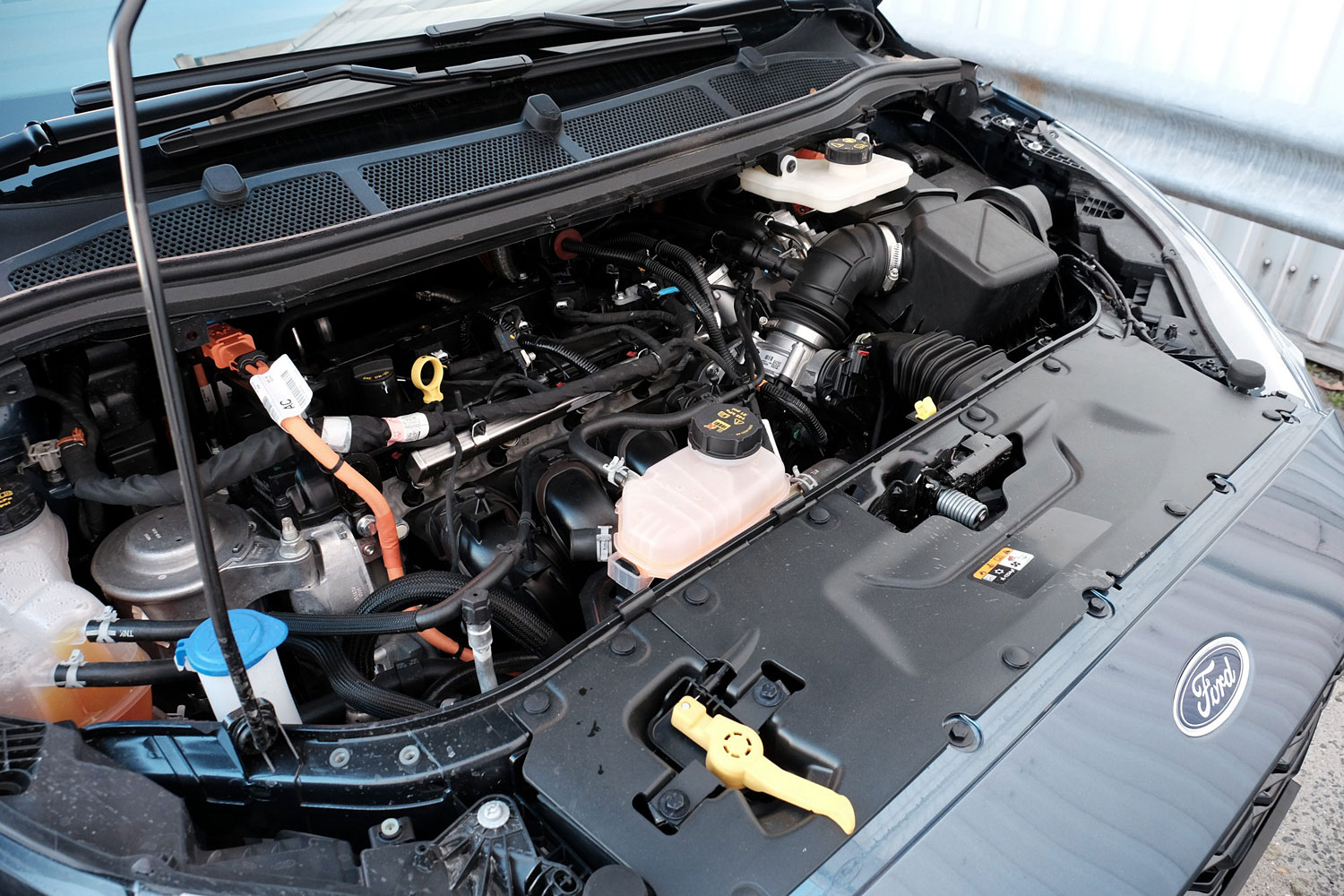 Lehet valami takarékos benzinmotorral is? Teszten a Ford S-Max Hybrid 56