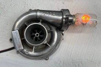 A turbóból készült lámpánál aligha látsz ma menőbbet