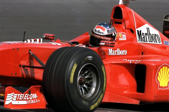 Milliárdos összeget várnak Schumacher bajnokesélyes autójáért