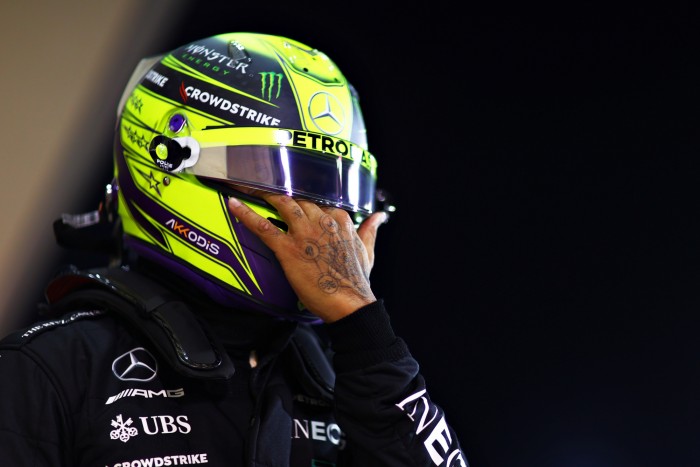 Hamilton: Rémálom volt vezetni a Mercedest 2 | Vezess Hamilton: Rémálom volt vezetni a Mercedest 2