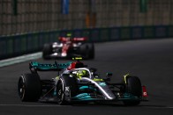 F1: Máris lecserél egy fontos alkatrészt a Mercedes 1