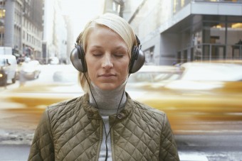 Túl halkan jár, ezért veszélyes ez a gépkocsi