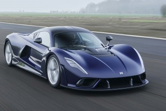 Lazán érte el a 430 km/órát az amerikai autószörnyeteg