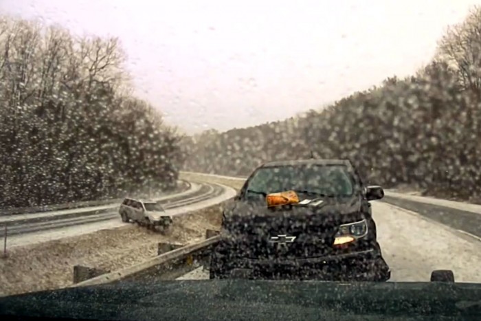 Bombaként csapódott be a kanyarban elszálló SUV