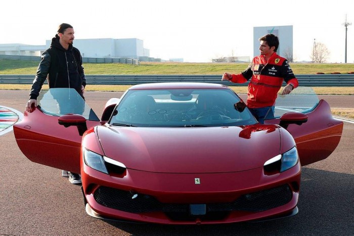 830 lovas Ferrarival repesztett Ibrahimovic