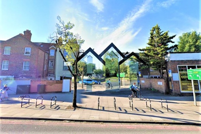 Egyszerű trükk miatt lett szinte láthatatlan ez a ház