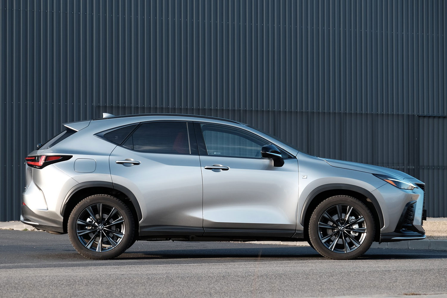 Itt az első, otthon is tölthető Lexus – Lexus NX teszt 10