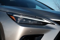 Itt az első, otthon is tölthető Lexus – Lexus NX teszt 76