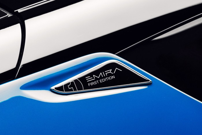 Hiába gyengébb, mégis fürgébb a négyhengeres Lotus 8