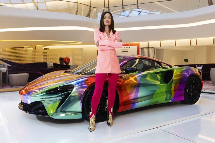 Összepingáltak egy hibrid szupersportkocsit 6