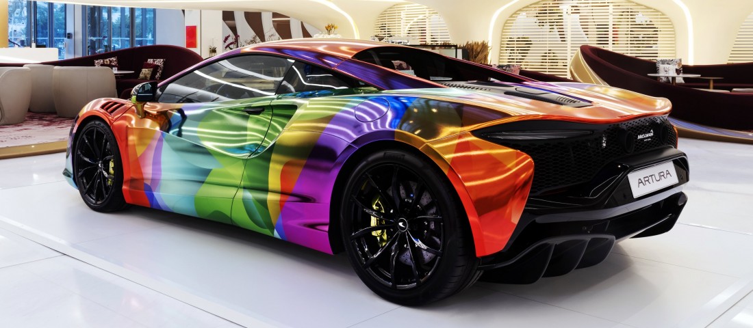 Összepingáltak egy hibrid szupersportkocsit