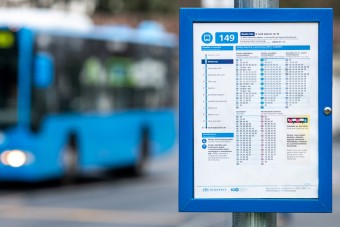 Új táblák jelentek meg a BKK megállóiban