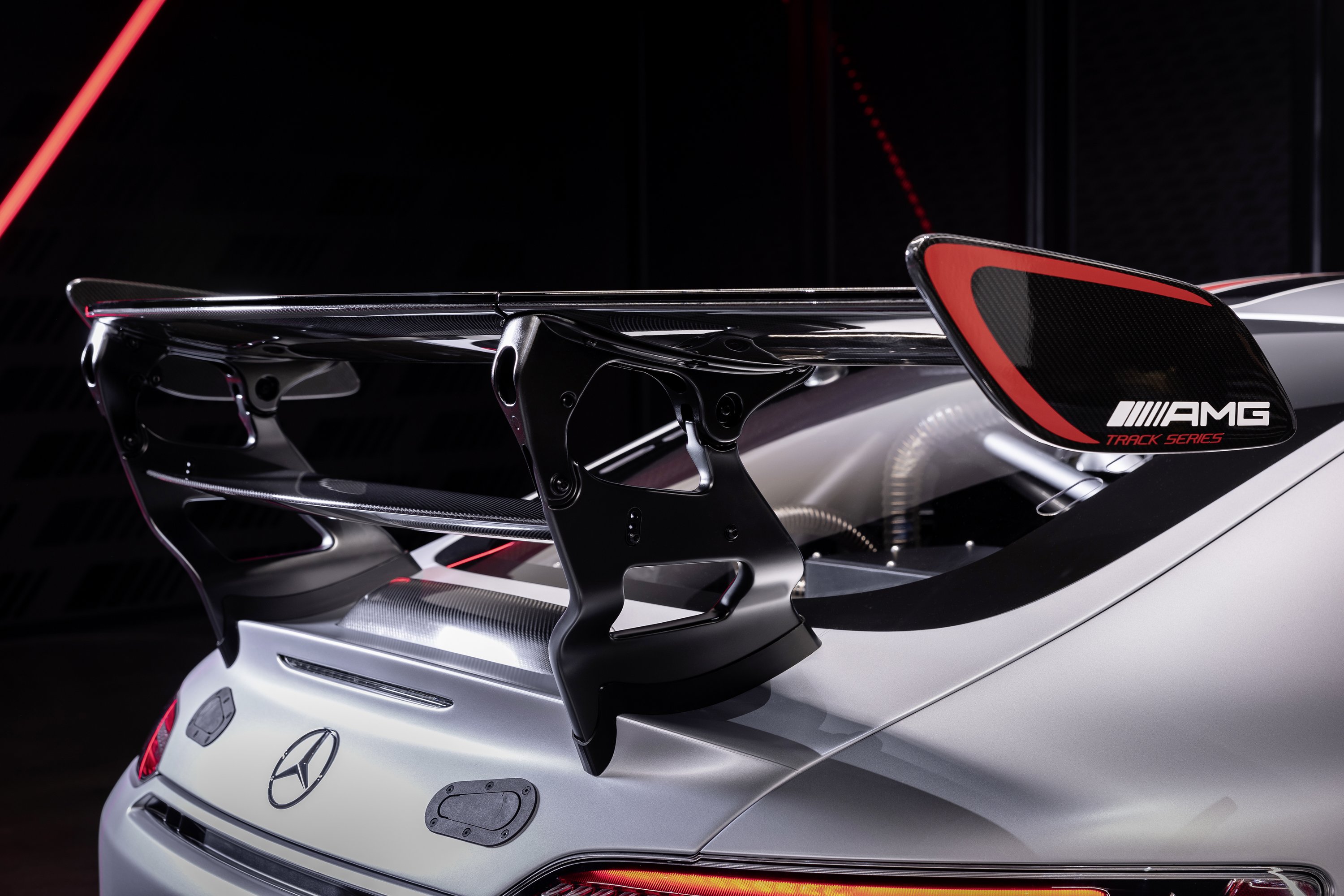 Extrém játékszert épített ügyfeleinek a Mercedes-AMG 13