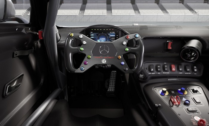 Extrém játékszert épített ügyfeleinek a Mercedes-AMG 10